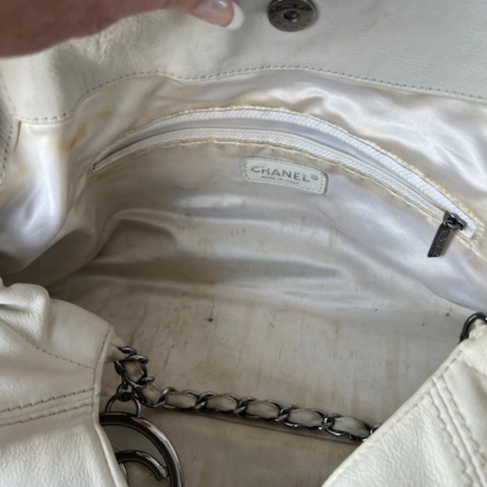 Chanel Coco Cabas White Leather Handbag - Picture 13 of 16